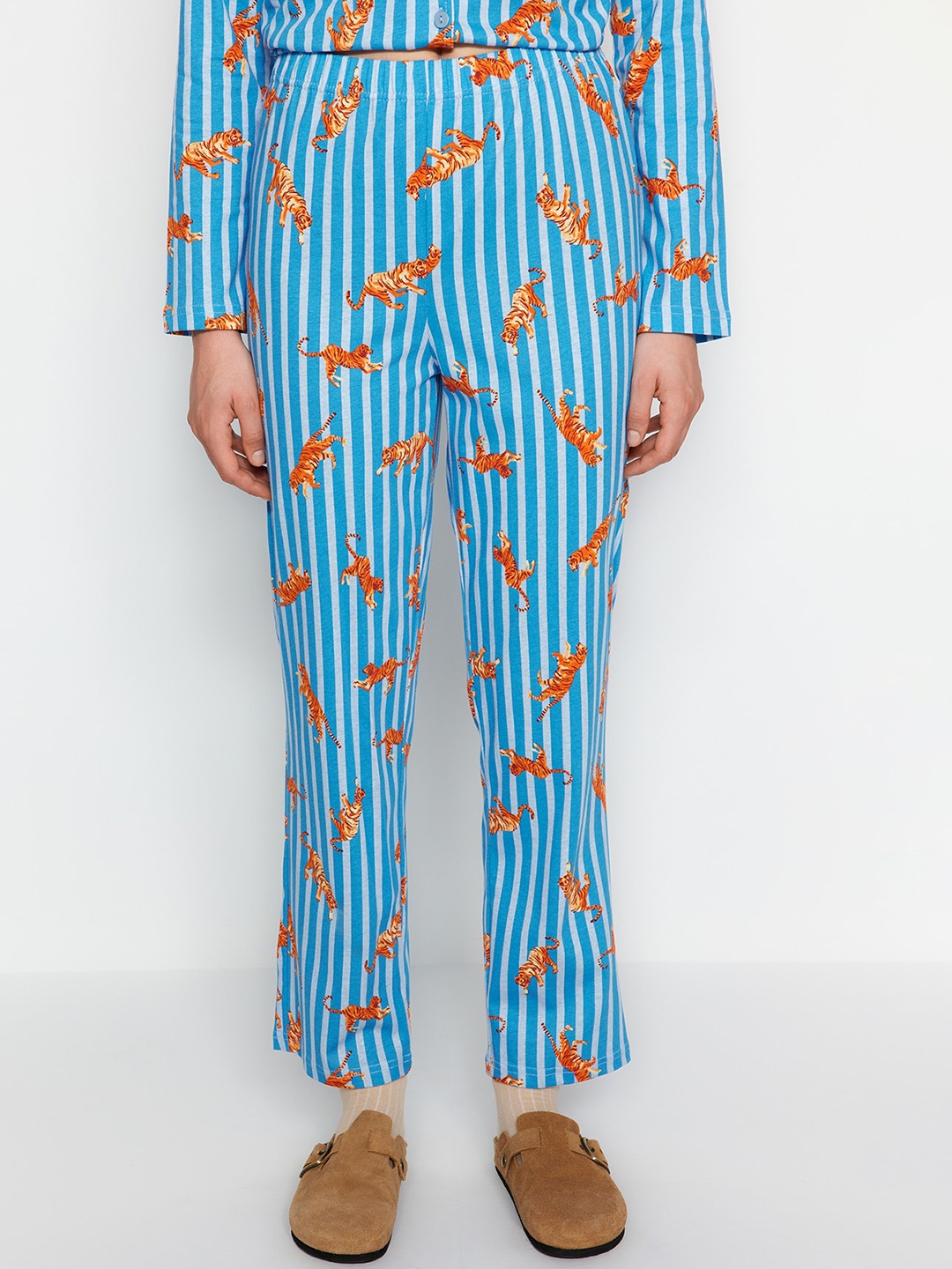 

Trendyol Conversational Printed Lapel Collar Pure Cotton Shirt & Pyjamas, Blue