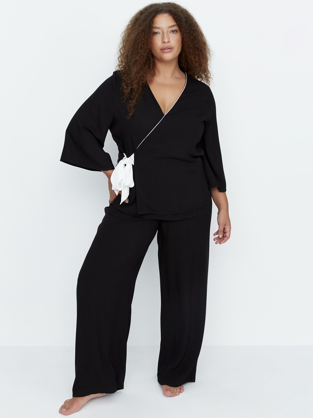 

Trendyol Plus Size V-Neck Top With Pyjamas, Black