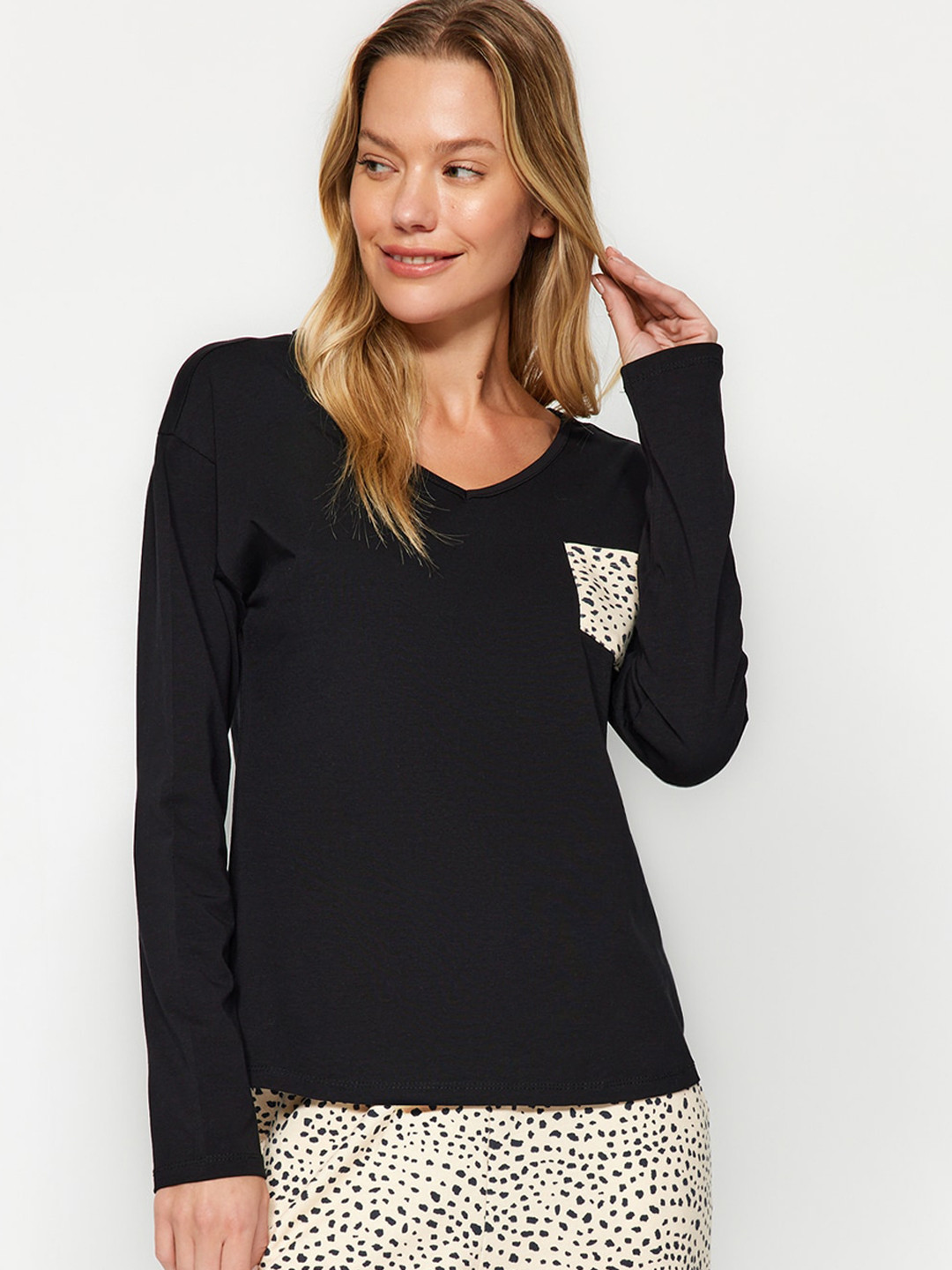 

Trendyol V-Neck Pure Cotton T-Shirt & Pyjama, Black