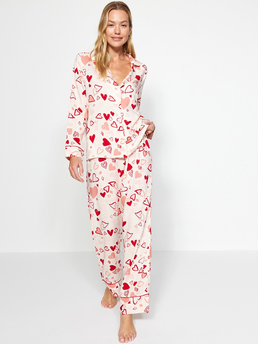 

Trendyol Conversational Printed Lapel Collar Night Suit, White