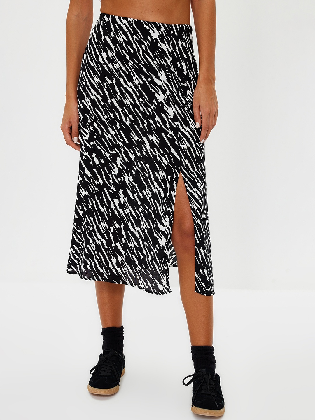 

Trendyol Abstract Printed Opaque Straight Midi Skirt, Black