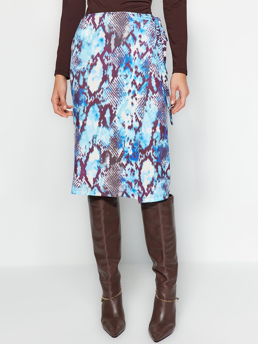 

Trendyol Abstract Printed Wrap Knee Length Skirts, Blue