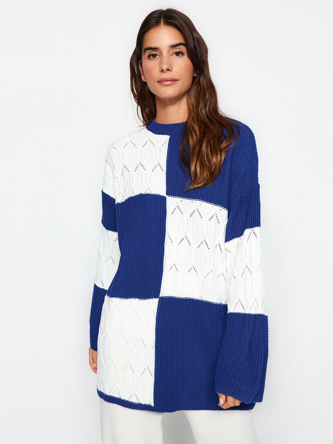 

Trendyol Colourblocked Pullover Longline Acrylic Sweater, Blue