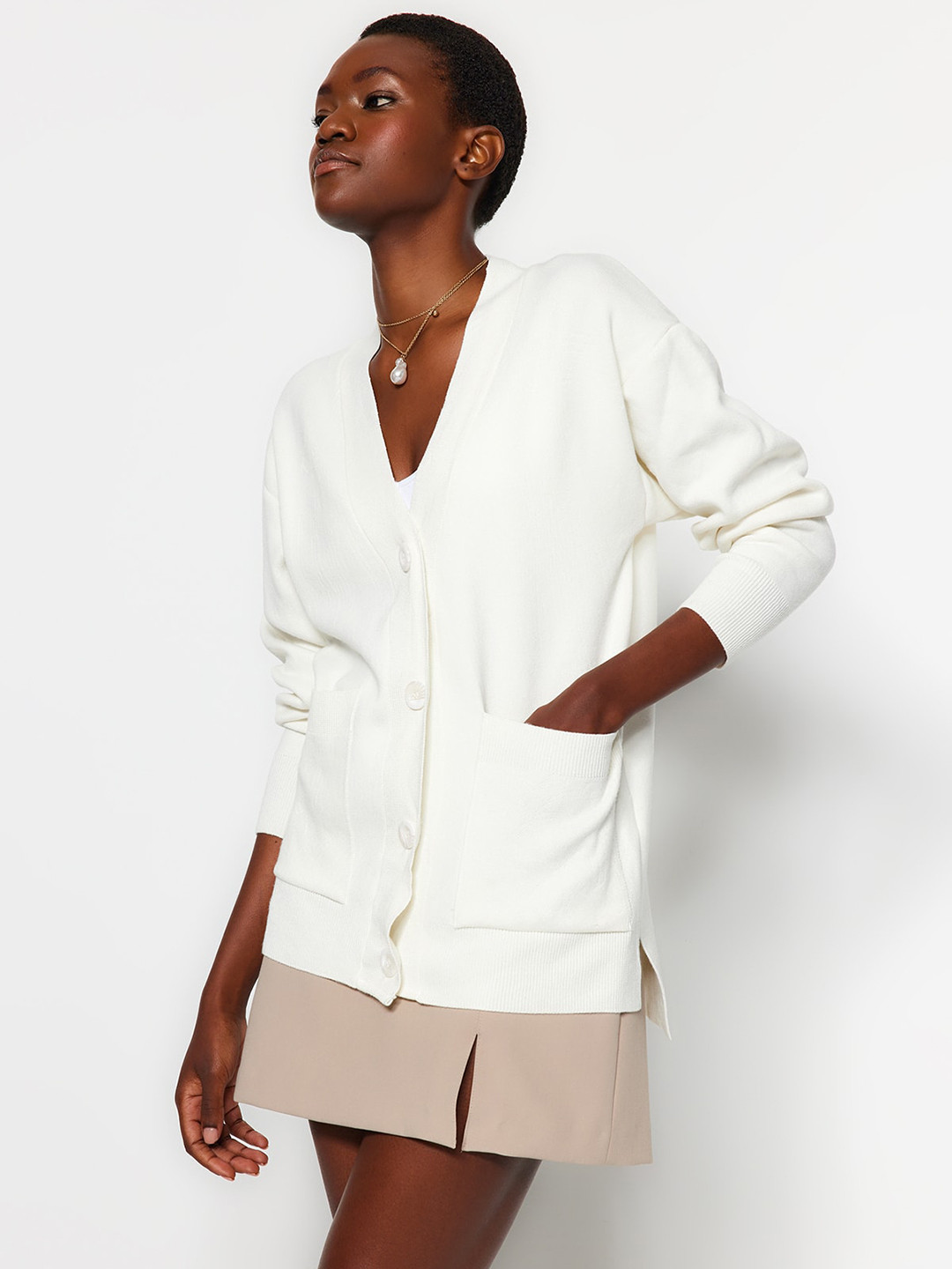 

Trendyol V-Neck Long Sleeves Cardigan Sweater, Na
