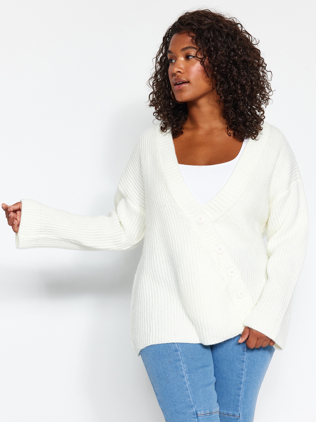 

Trendyol Self Design V-Neck Acrylic Cardigan, White