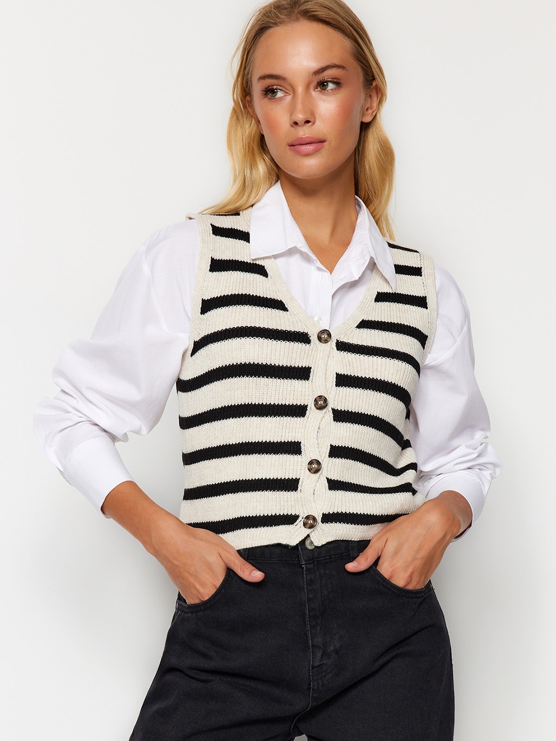 

Trendyol Horizontal Striped Crop Acrylic Sweater Vest, Black