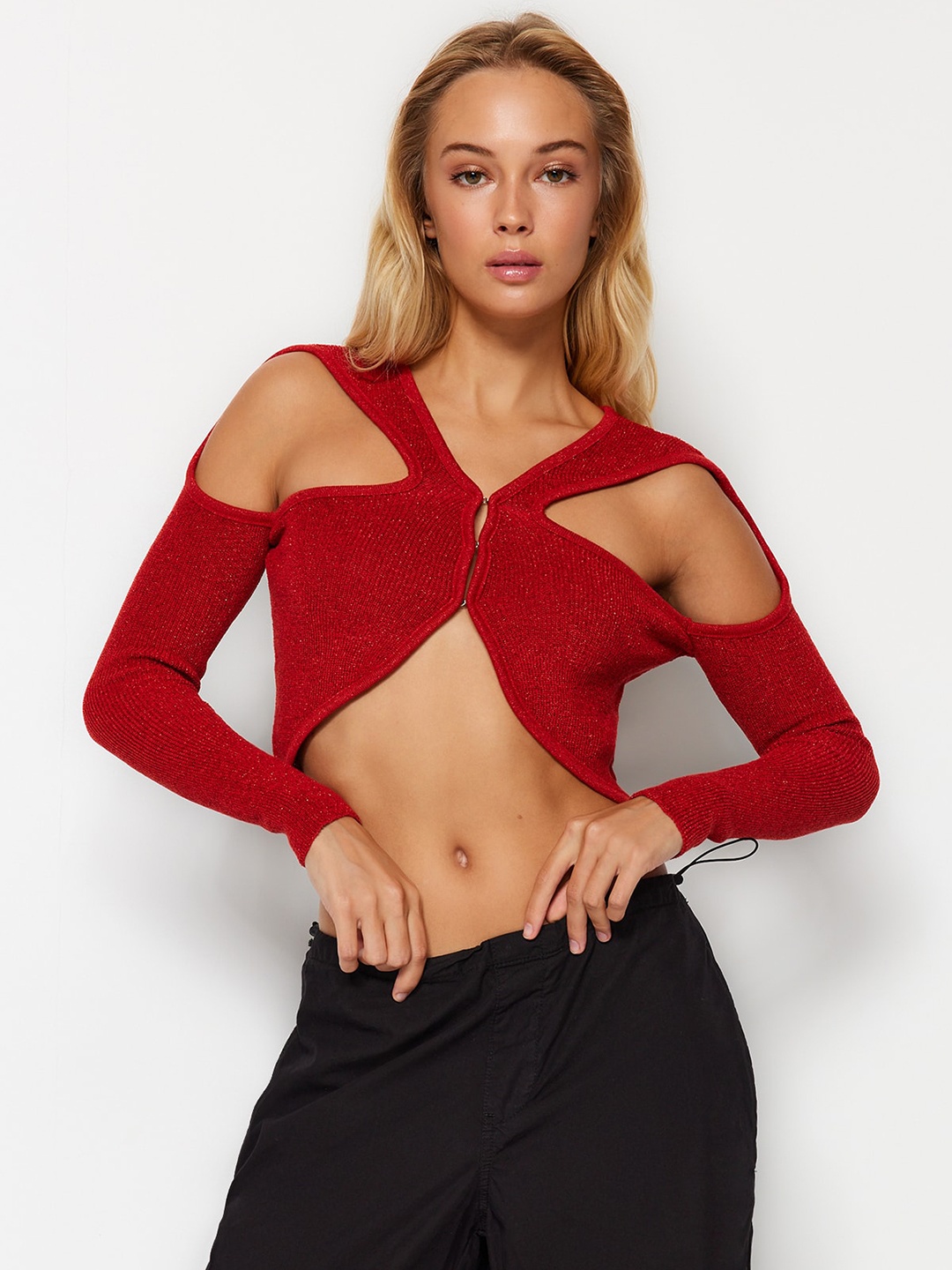 

Trendyol V-Neck Cut Out Fitted Crop Top, Red