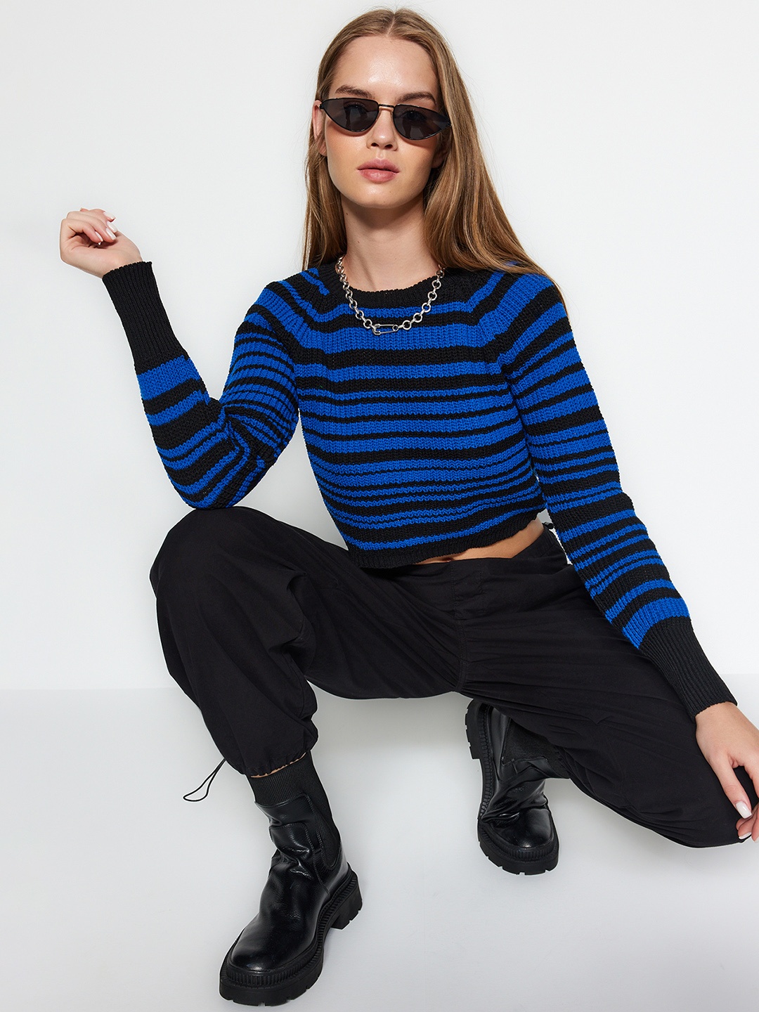 

Trendyol Striped Round Neck Long Sleeves Crop Pullover Sweater, Blue