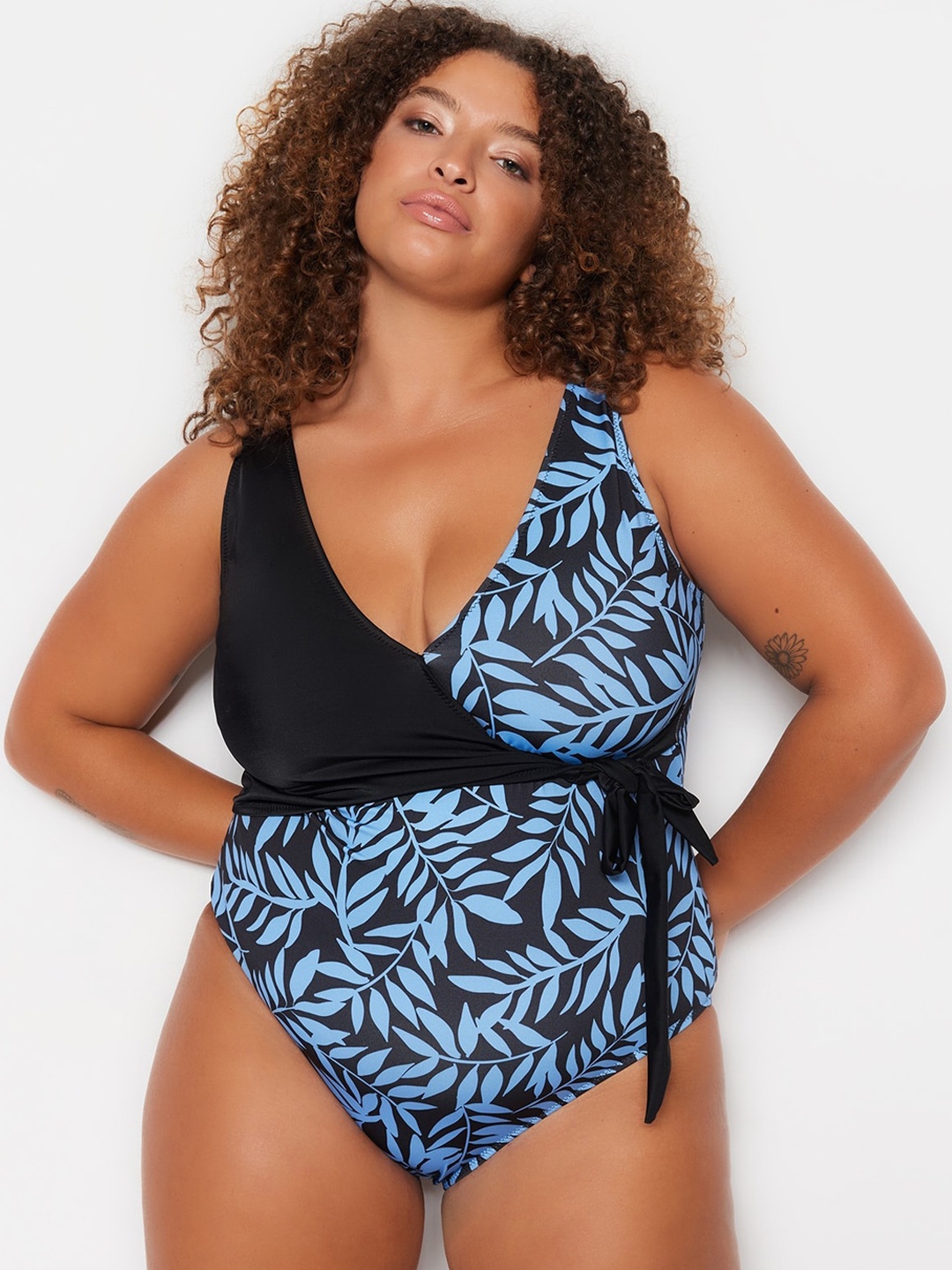 

Trendyol Plus Size Tropical Printed V-Neck Swim Bodysuit, Blue