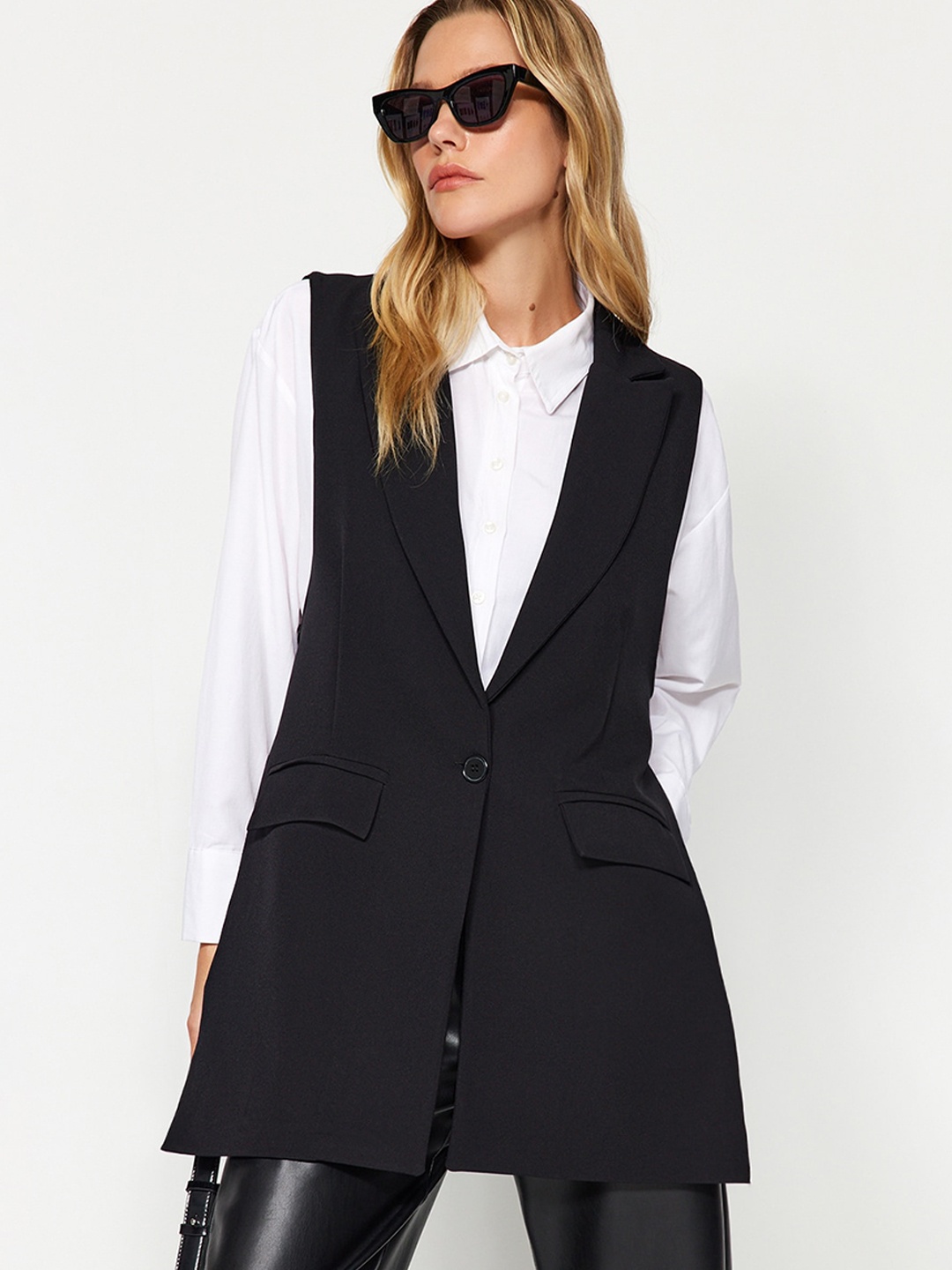 

Trendyol Notched Lapel Collar Sleeveless Waistcoat, Black