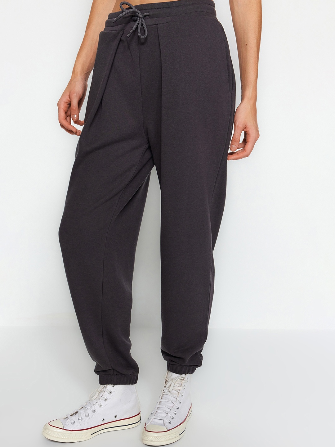 

Trendyol Women Mid Rise Joggers, Black