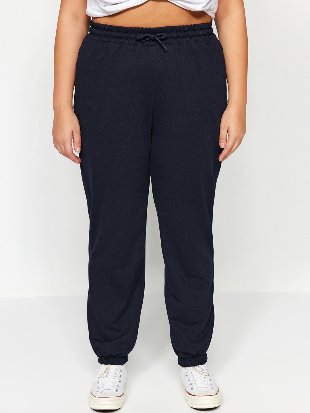 

Trendyol Women Mid Rise Joggers, Black