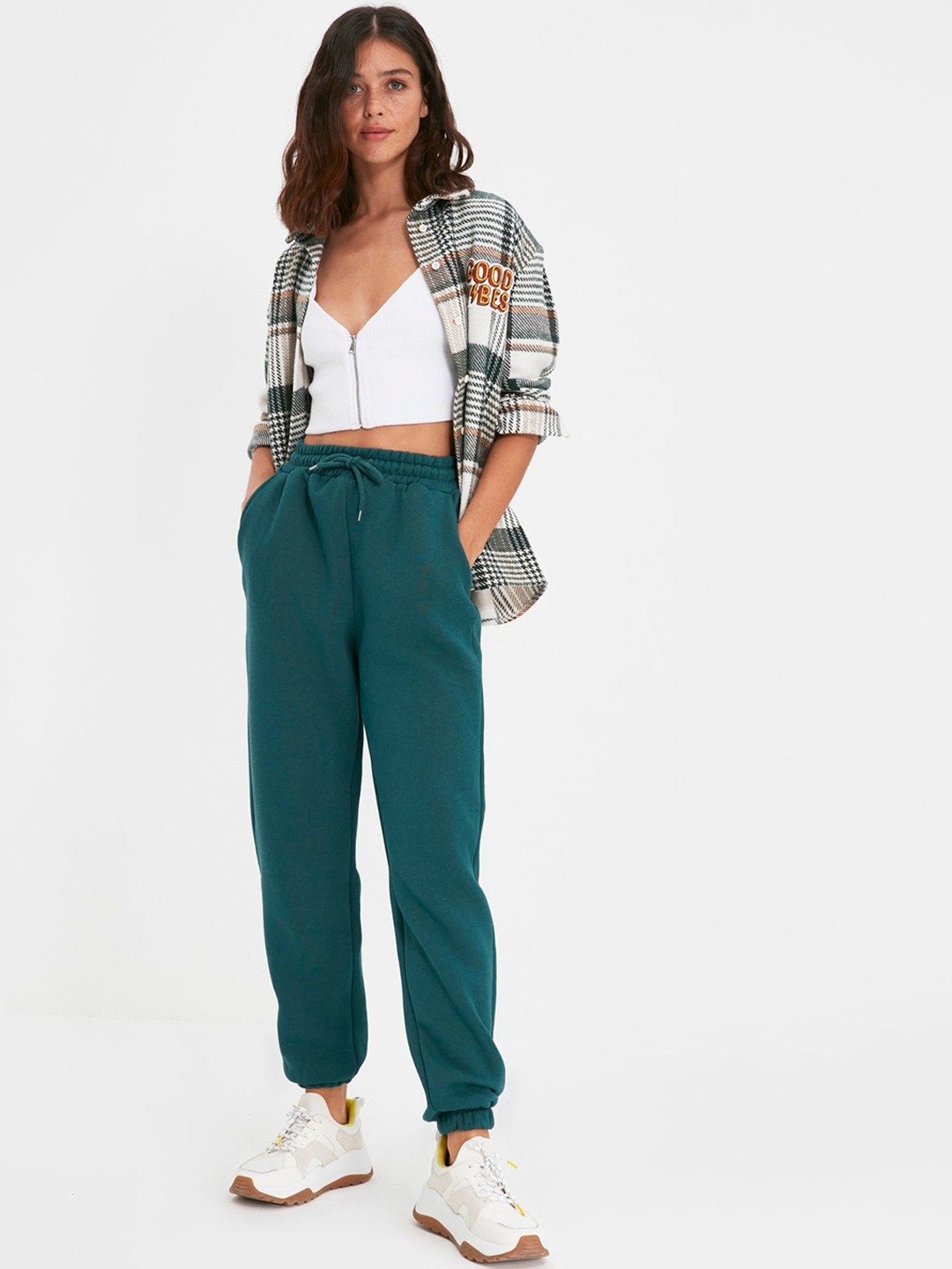 

Trendyol Women Mid Rise Joggers, Green
