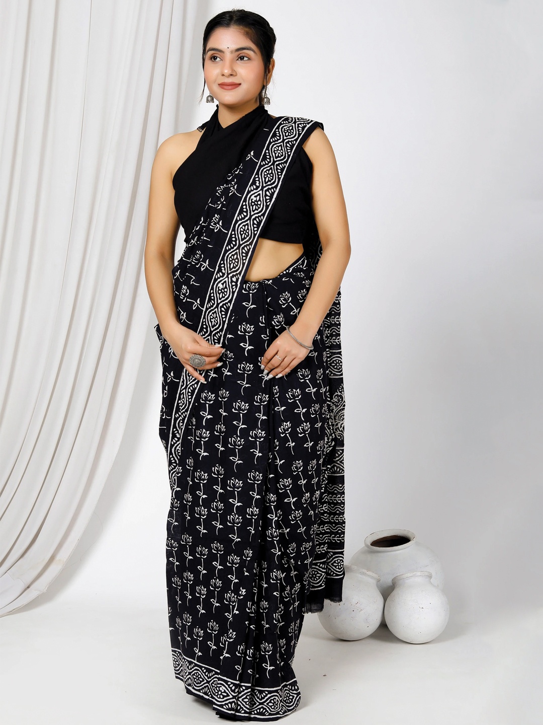 

Sanganeri Print Floral Mulmul Cotton Ikat Saree, Black