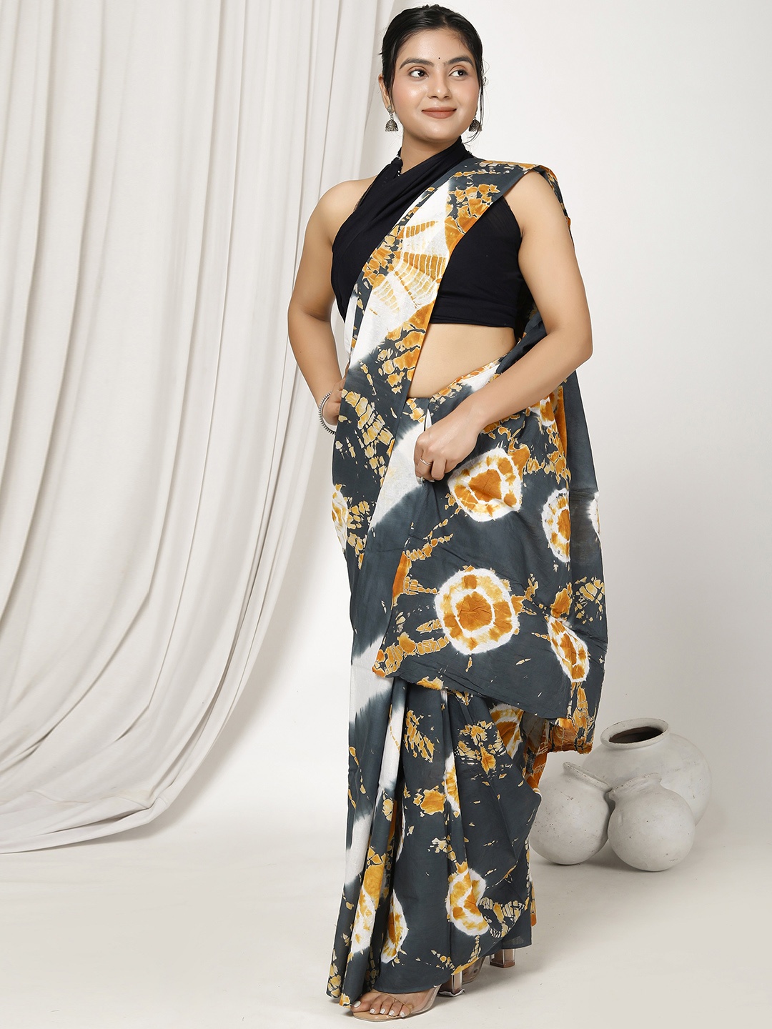 

Sanganeri Print Tie and Dye Pure Cotton Bagru Saree, Grey