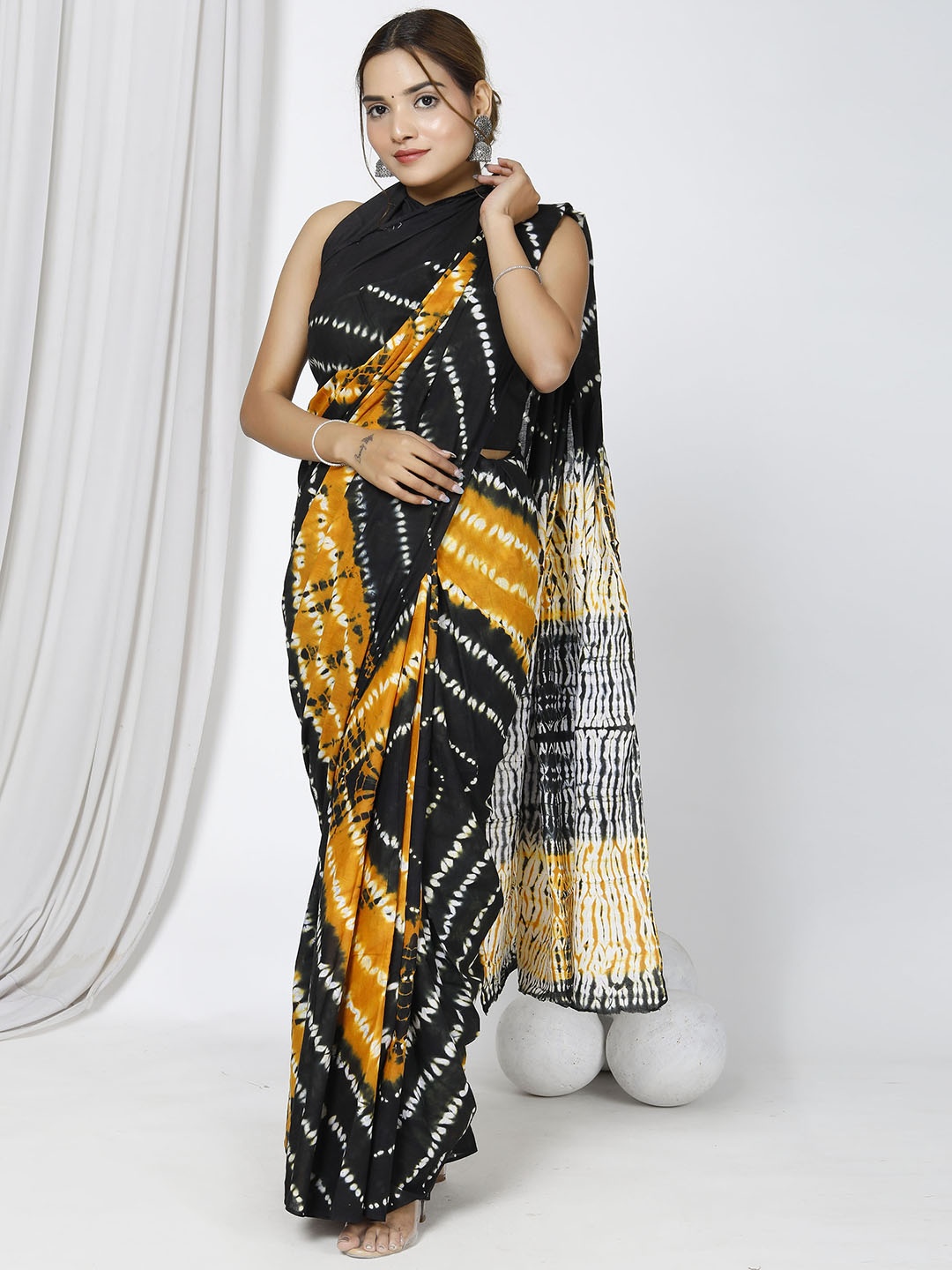 

Sanganeri Print Tie and Dye Pure Cotton Bagru Saree, Black