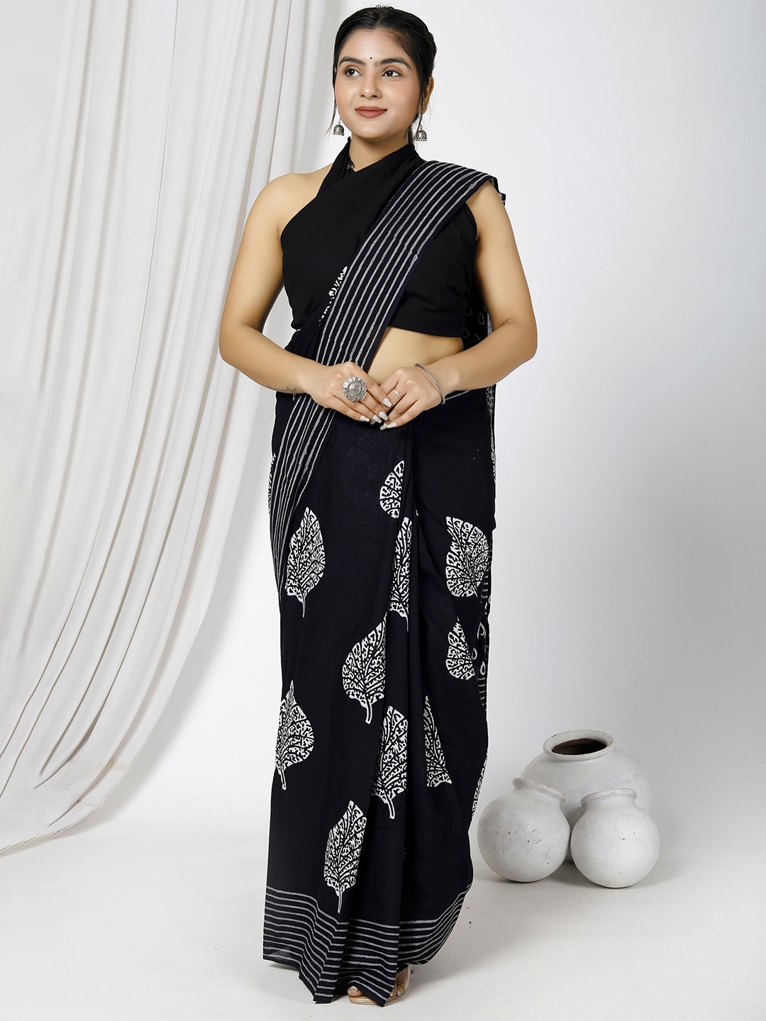 

Sanganeri Print Ethnic Motifs Pure Cotton Bagru Saree, Black