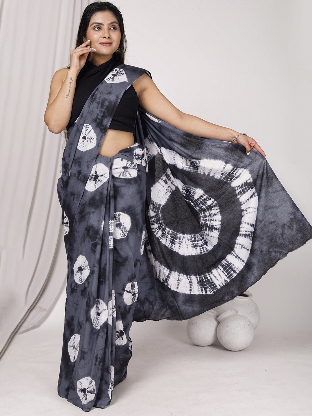 

Sanganeri Print Bandhani Pure Cotton Bagru Saree, Grey