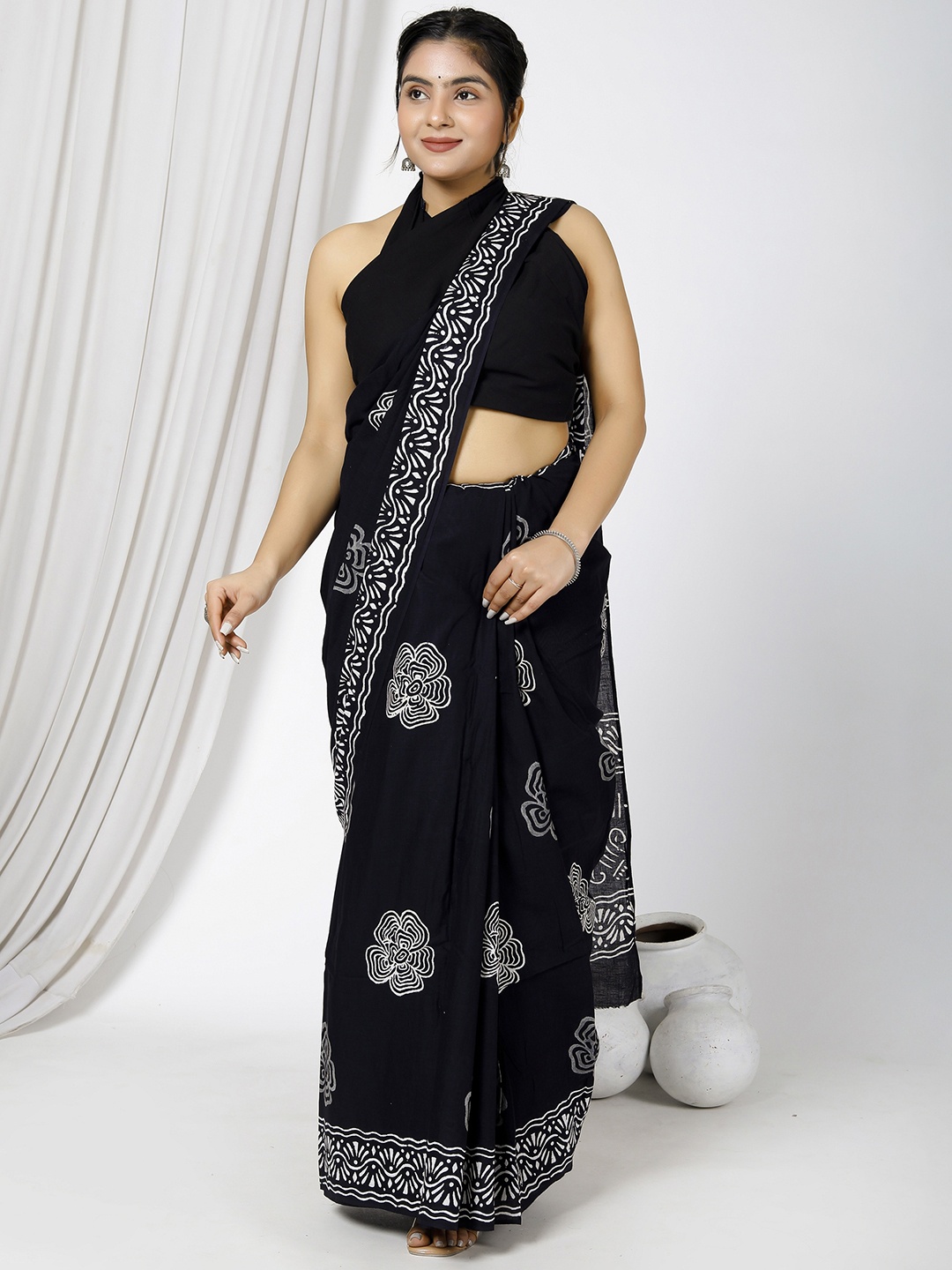 

Sanganeri Print Floral Print Pure Cotton Block Print Saree, Black