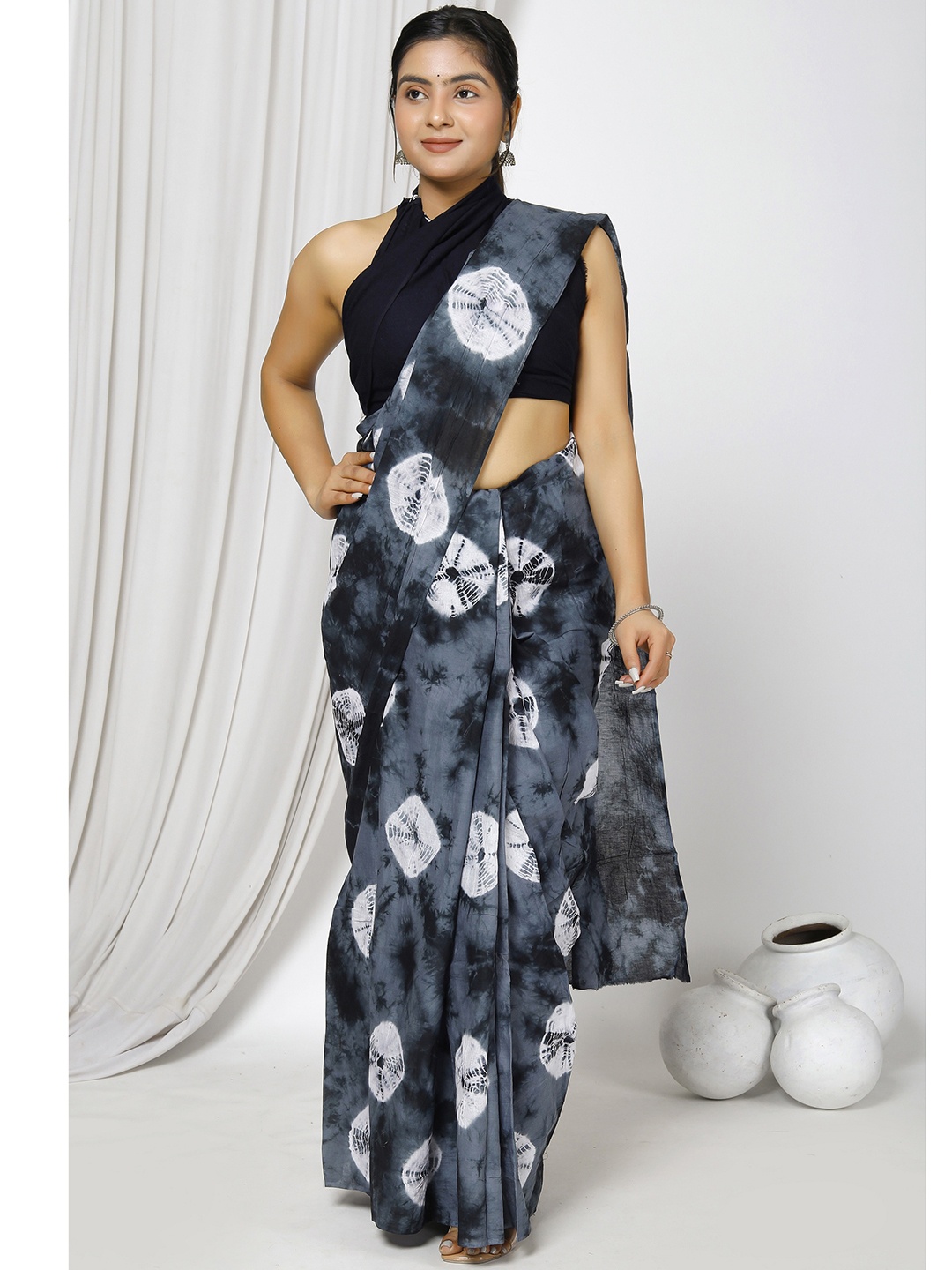 

Sanganeri Print Tie & Dyed Mulmul Cotton Bagru Saree, Grey