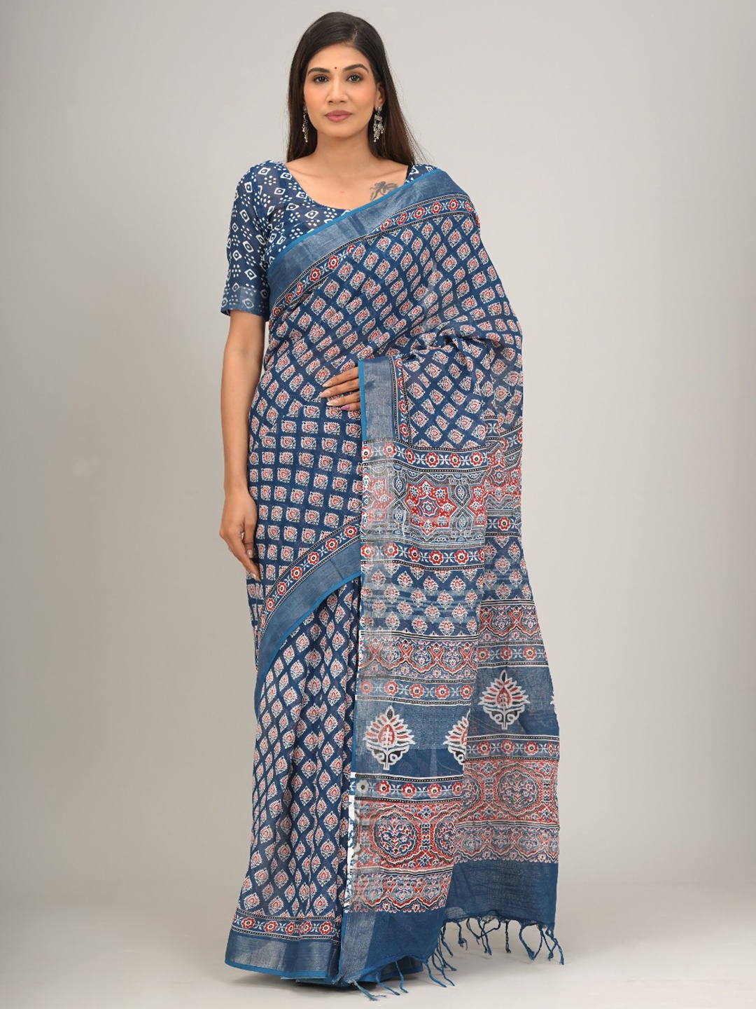 

TROPWEAR Ethnic Motifs Printed Zari Saree With Tassels, Blue