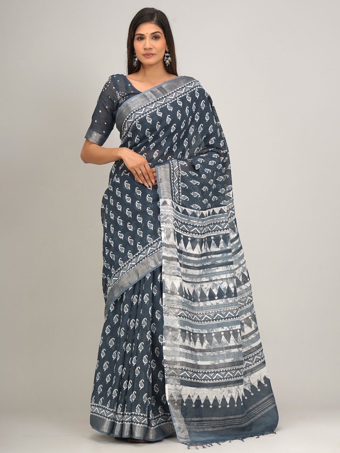 

TROPWEAR Paisley Zari Block Print Saree, Blue