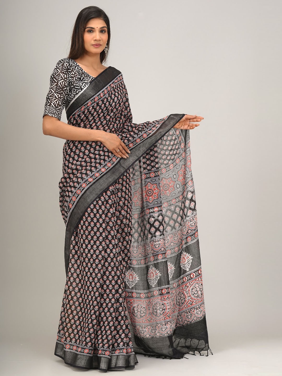 

TROPWEAR Ethnic Motifs Zari Block Print Saree, Blue