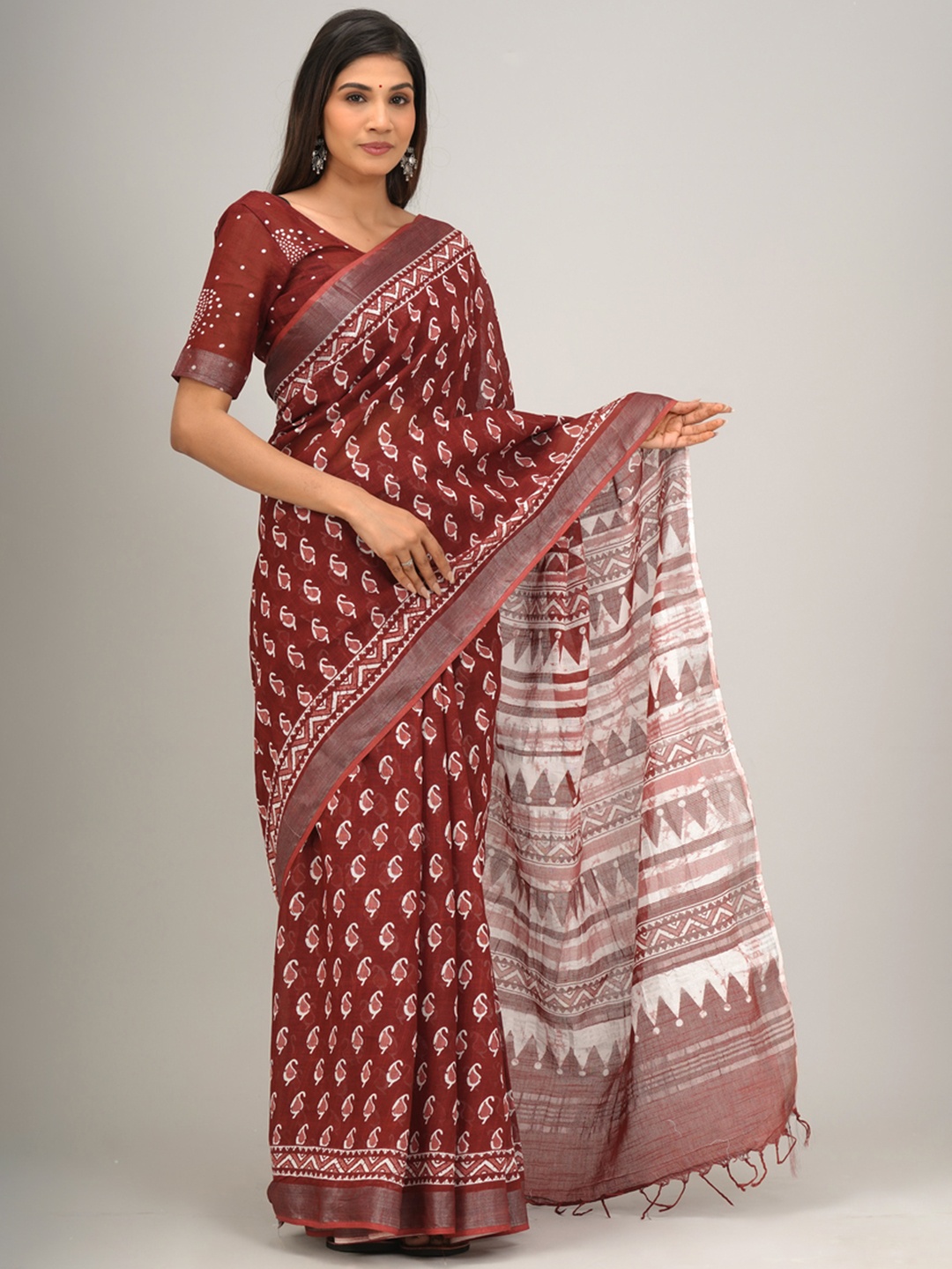 

TROPWEAR Paisley Printed Zari Saree With Tassels, Maroon