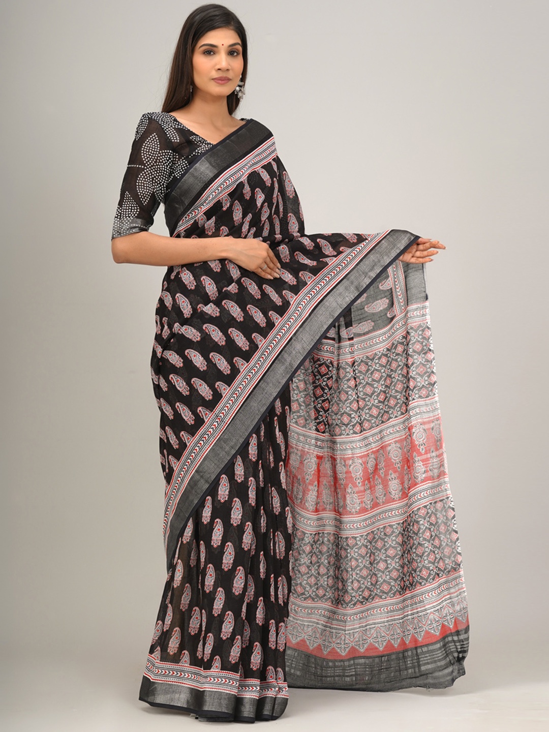 

TROPWEAR Ethnic Motifs Zari Block Print Saree, Black