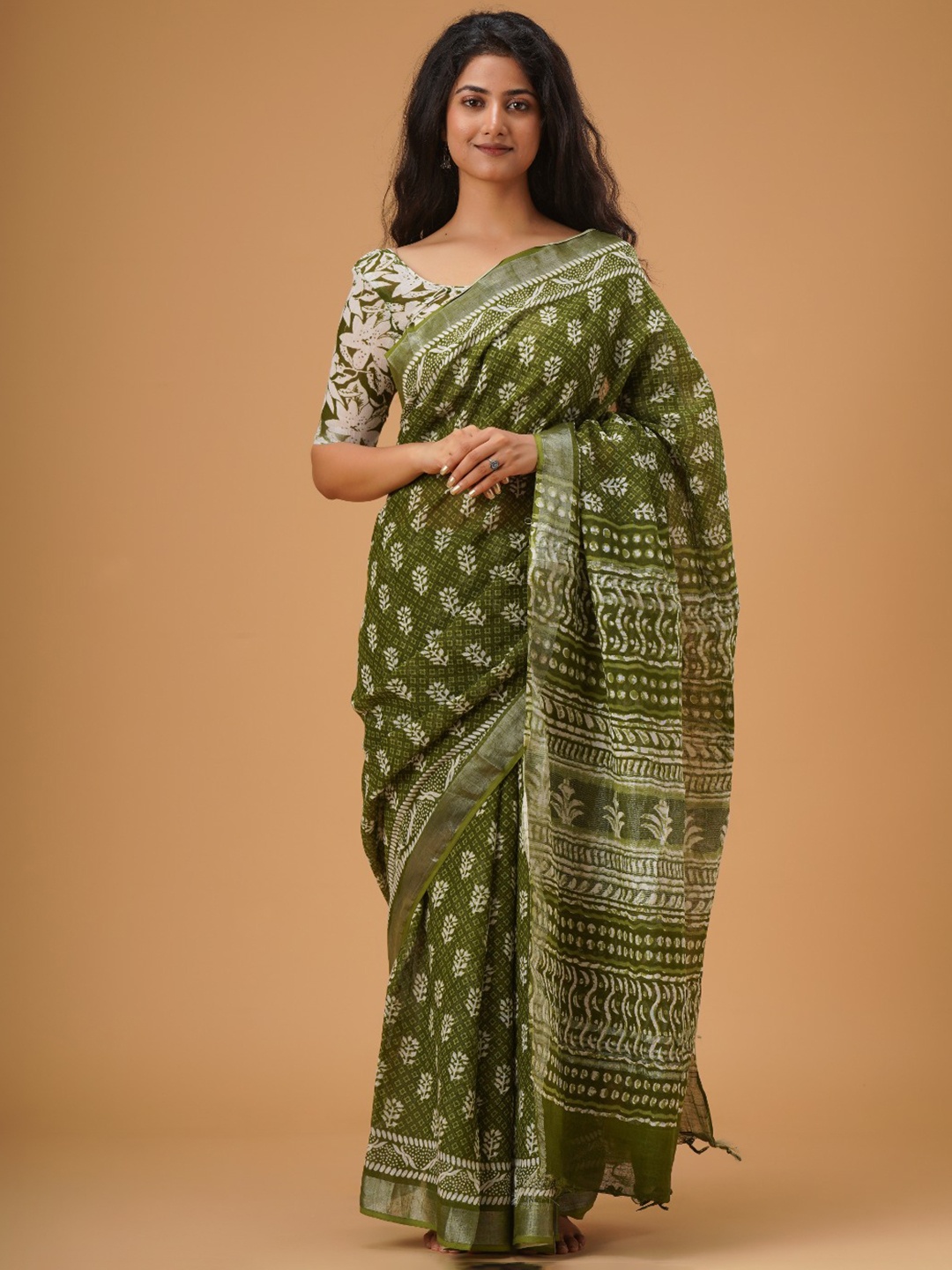 

TROPWEAR Ethnic Motifs Printed Zari Saree With Tassels, Green