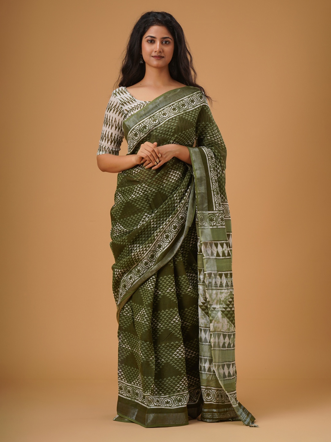 

TROPWEAR Geometric Zari Block Print Saree, Green