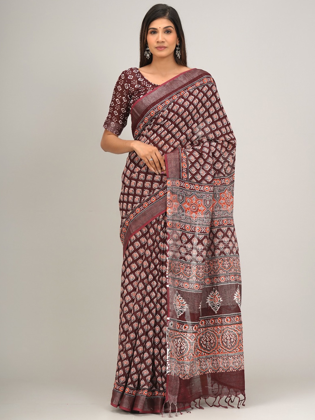 

TROPWEAR Ethnic Motifs Zari Block Print Saree, Black