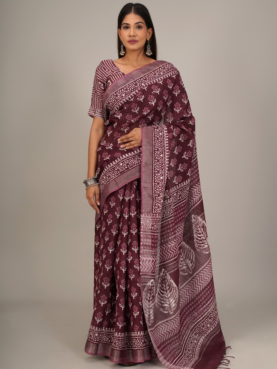 

TROPWEAR Ethnic Motifs Printed Zari Saree With Tassels, Maroon