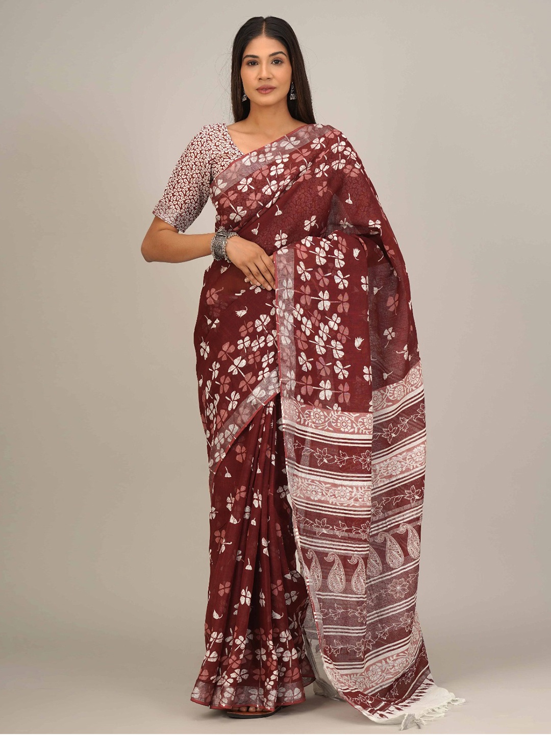 

TROPWEAR Ethnic Motifs Printed Saree With Tassels, Maroon