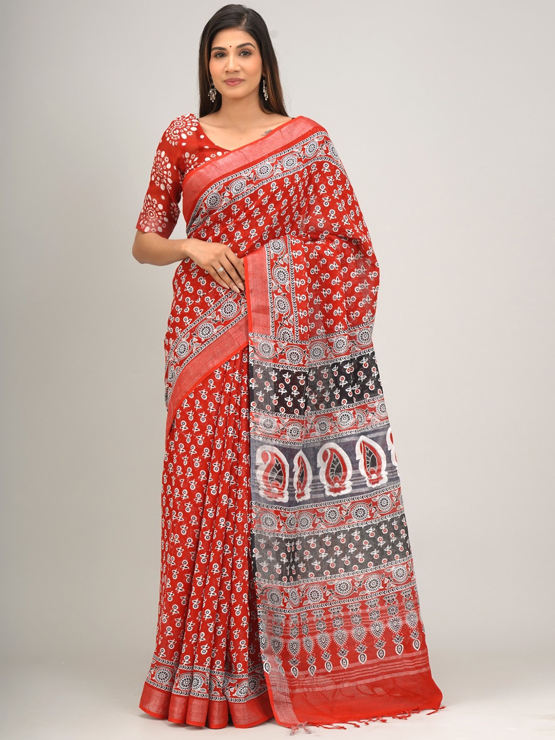 

TROPWEAR Ethnic Motifs Printed Zari Saree With Tassels, Red