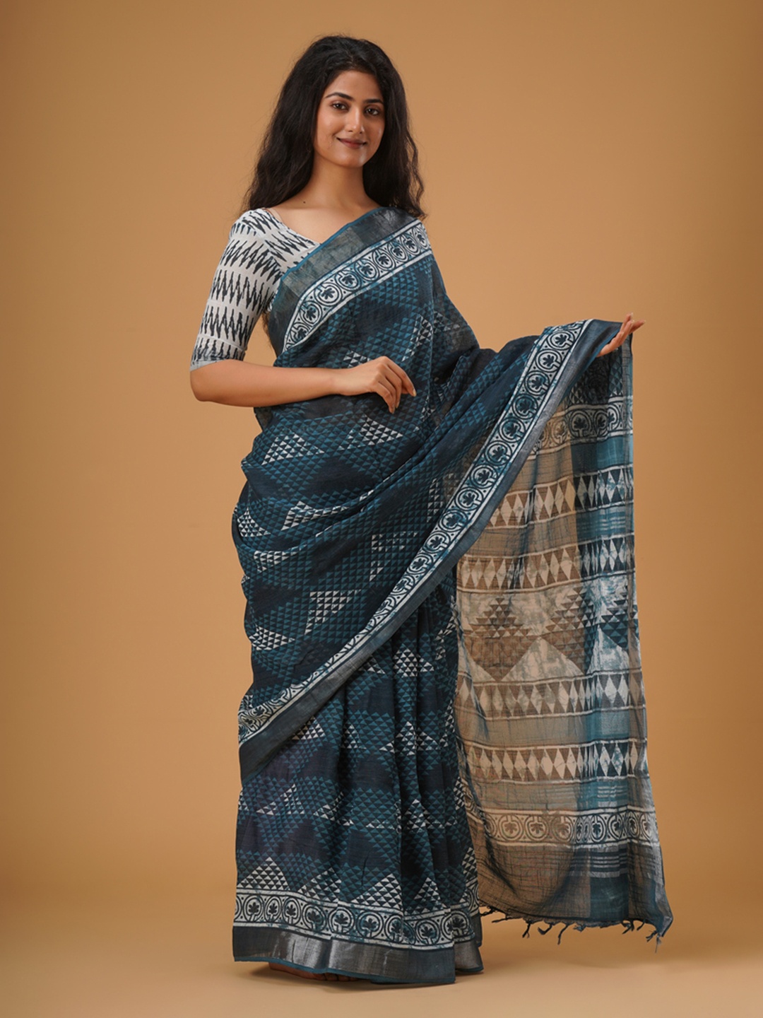 

TROPWEAR Geometric Zari Block Print Saree, Blue