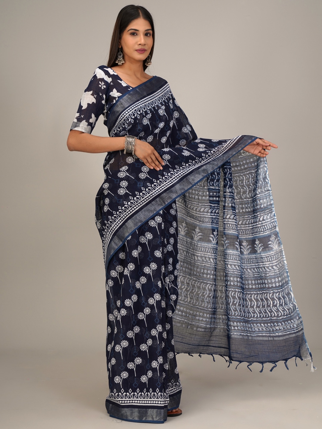 

TROPWEAR Floral Zari Block Print Saree, Blue