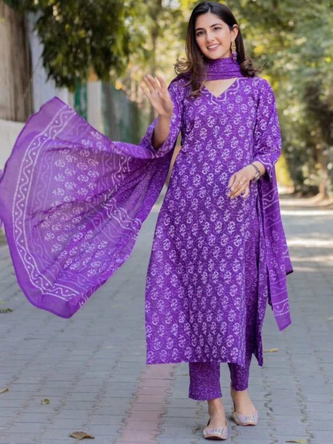 

SkyaSia Ethnic Motifs Printed Regular Pure Cotton Kurta With Trouser & With, Purple