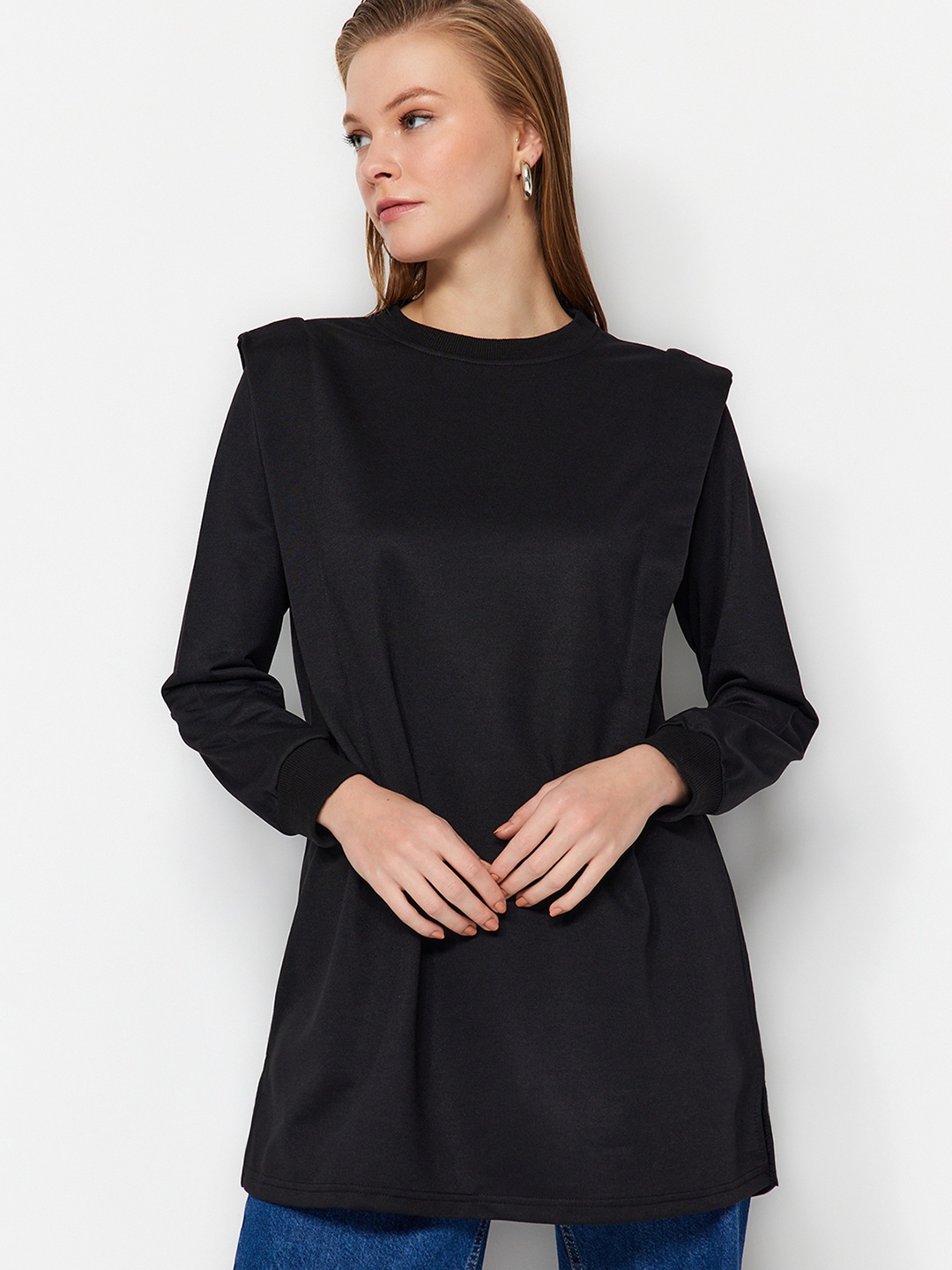 

Trendyol Round Neck Sweatshirt, Black