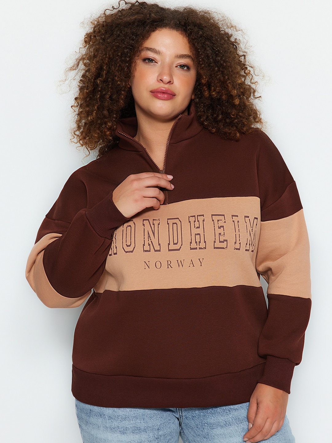 

Trendyol Colourblocked High Neck Cotton Sweatshirt, Maroon