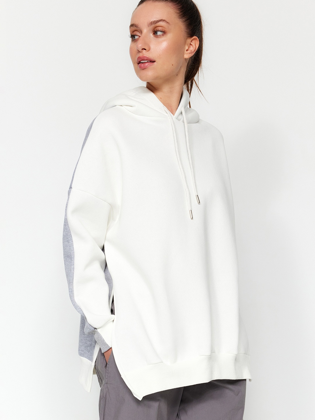 

Trendyol Hooded Sweatshirt, White