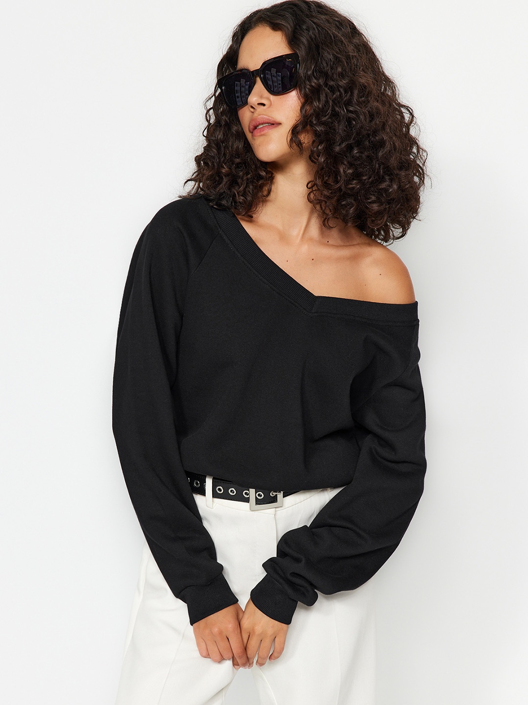 

Trendyol V-Neck Raglan Sleeves Pullover, Black