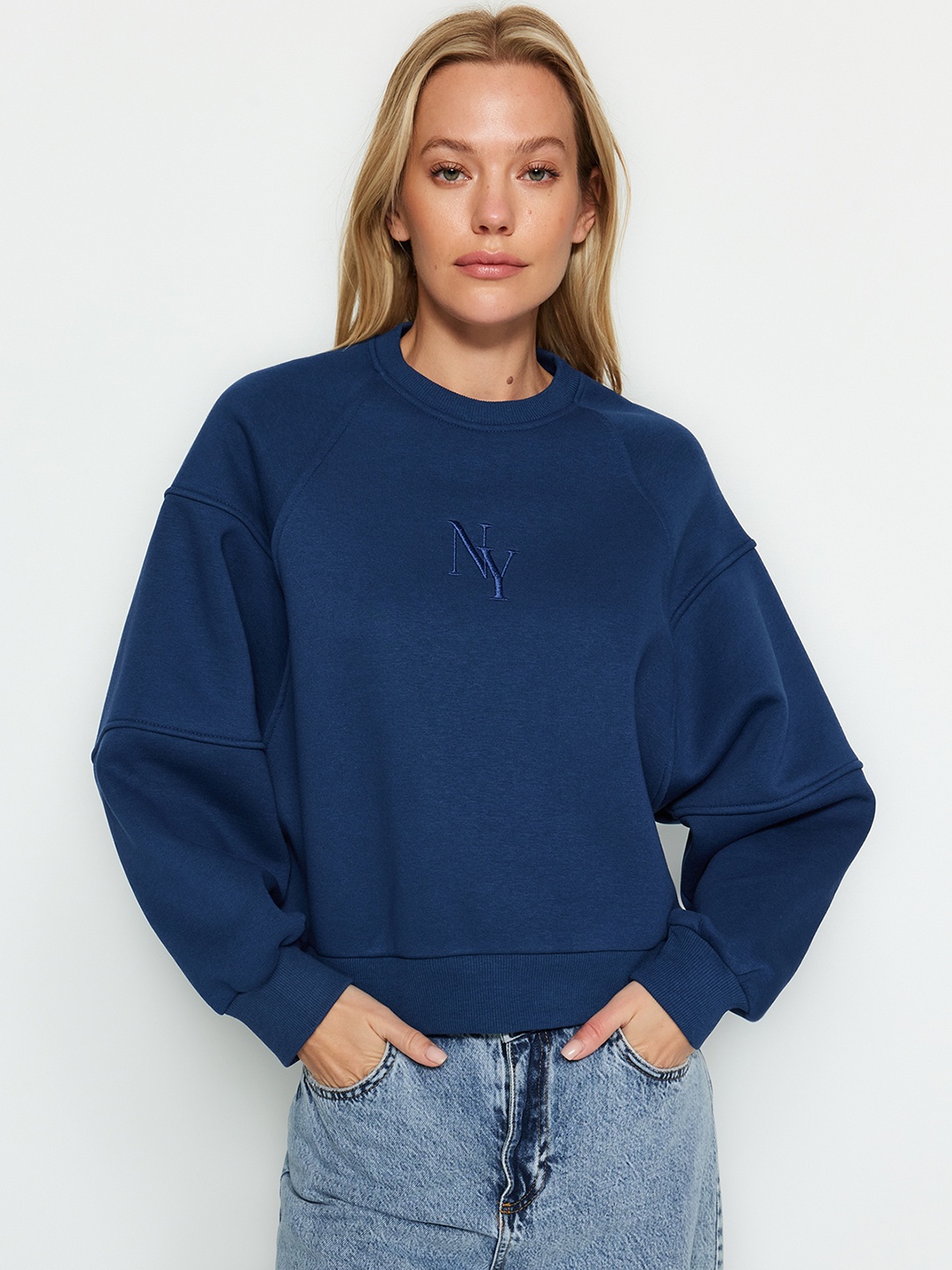 

Trendyol Round Neck Long Sleeves Pullover Sweatshirt, Navy blue