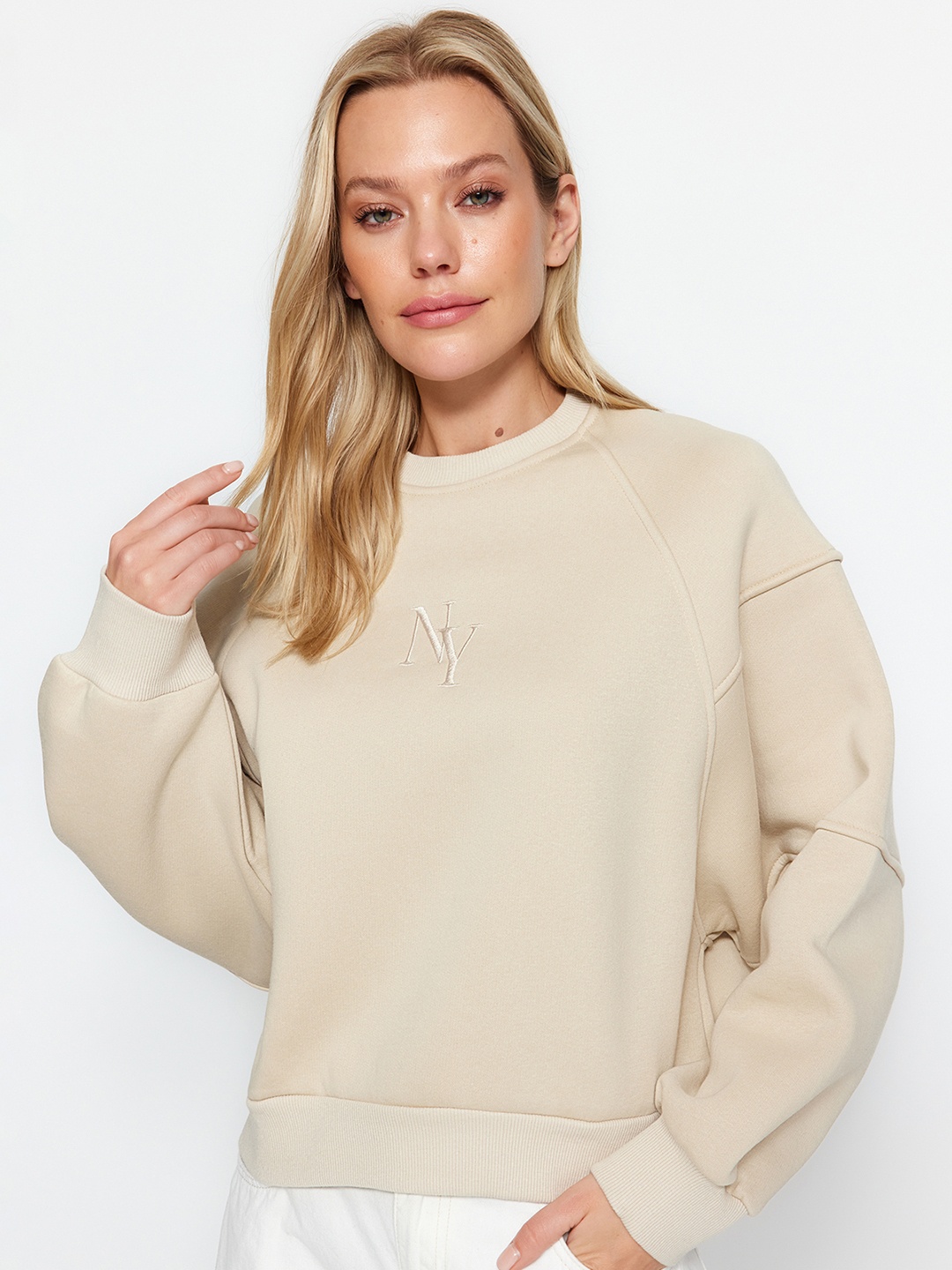 

Trendyol Round Neck Pullover Sweatshirt, Cream