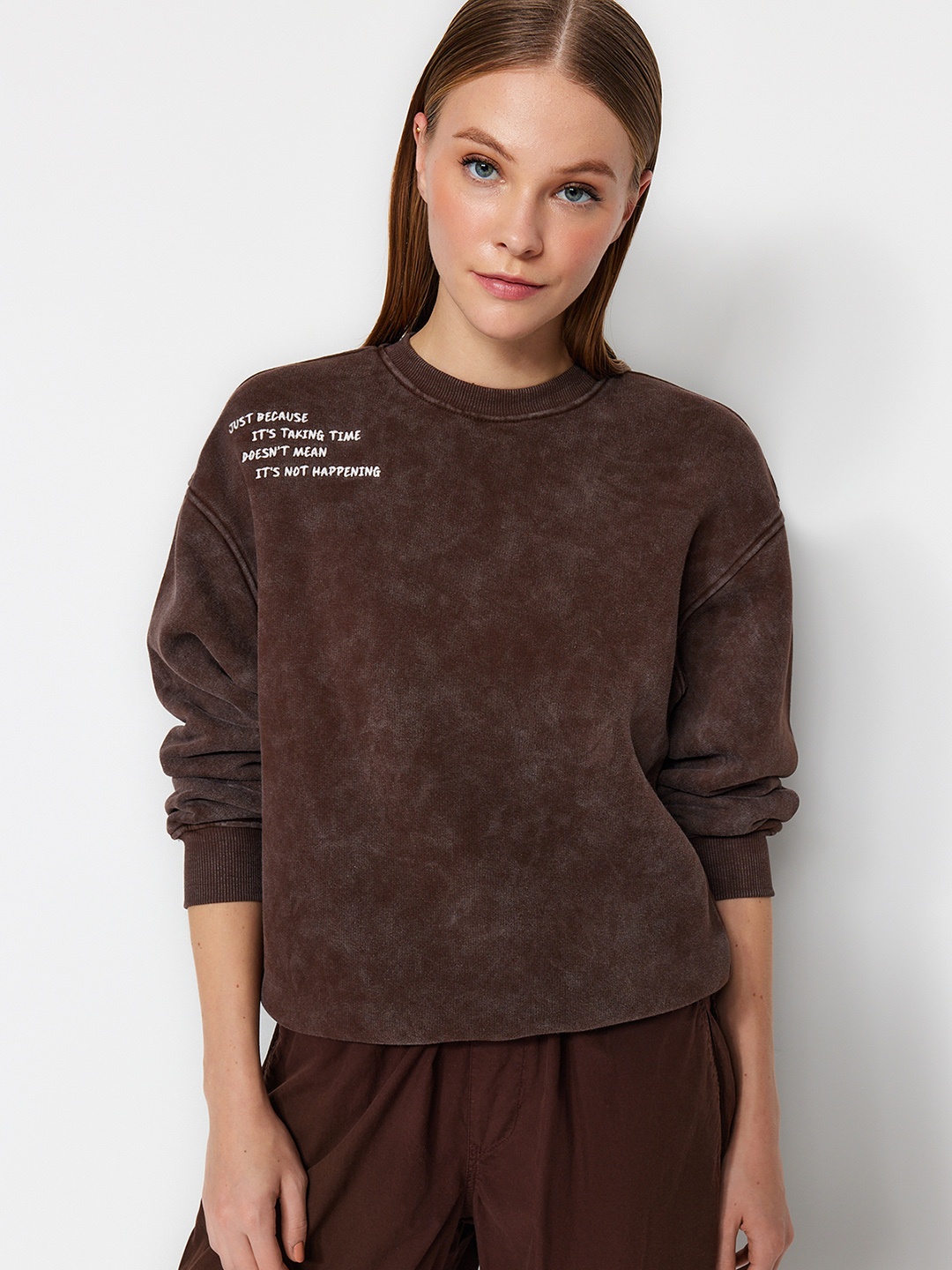 

Trendyol Round Neck Sweatshirt, Brown