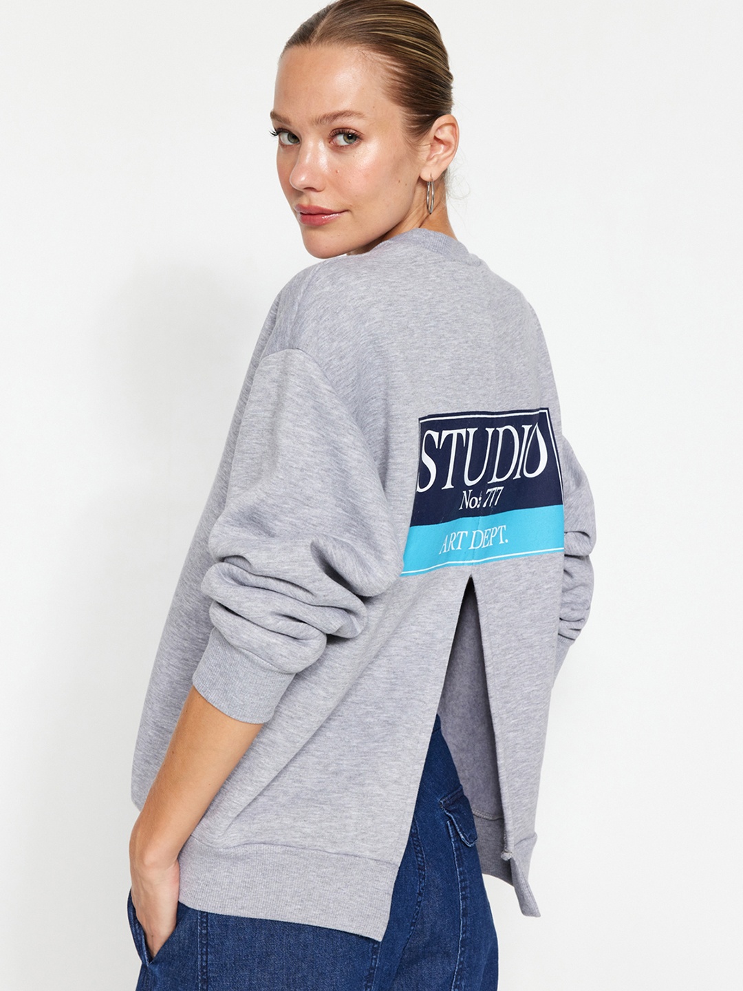 

Trendyol Typography Printed Drop Shoulder Sleeves Pullover, Grey
