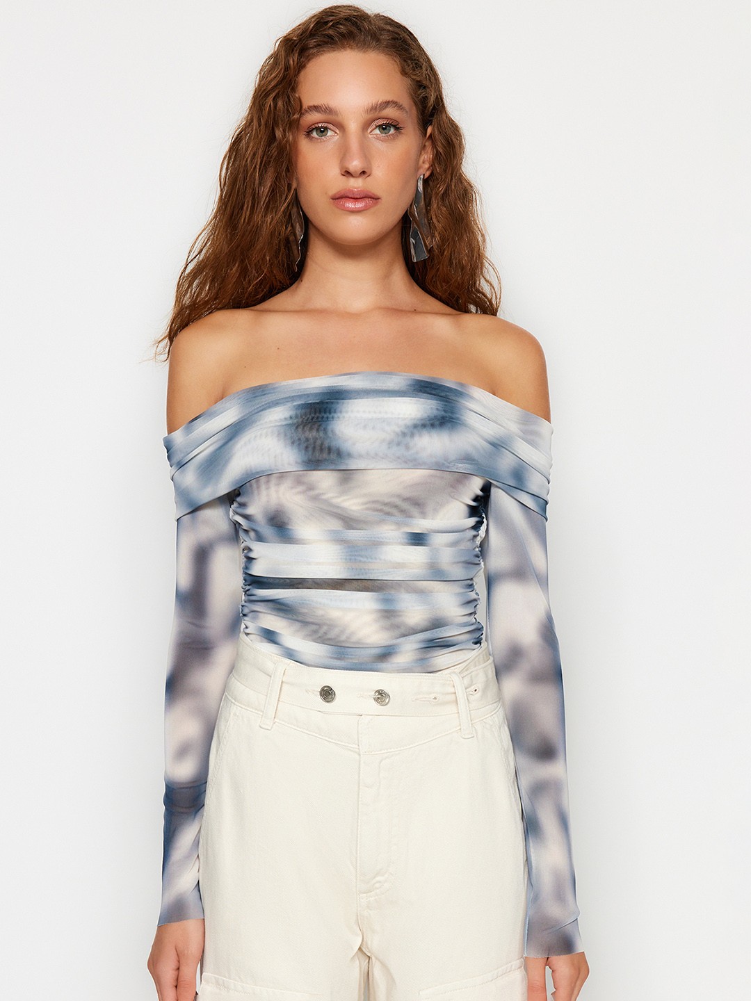 

Trendyol Off-Shoulder Net Bardot Top, Na