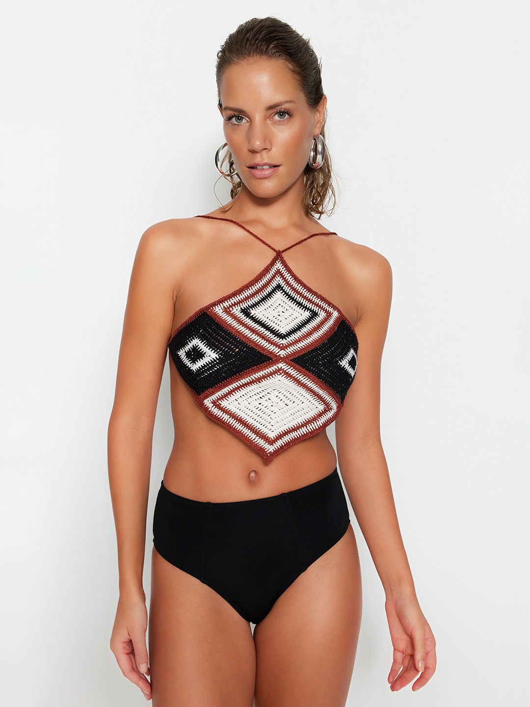 

Trendyol Geometric Embroidered Net Crop Fitted Crochet Top, Black