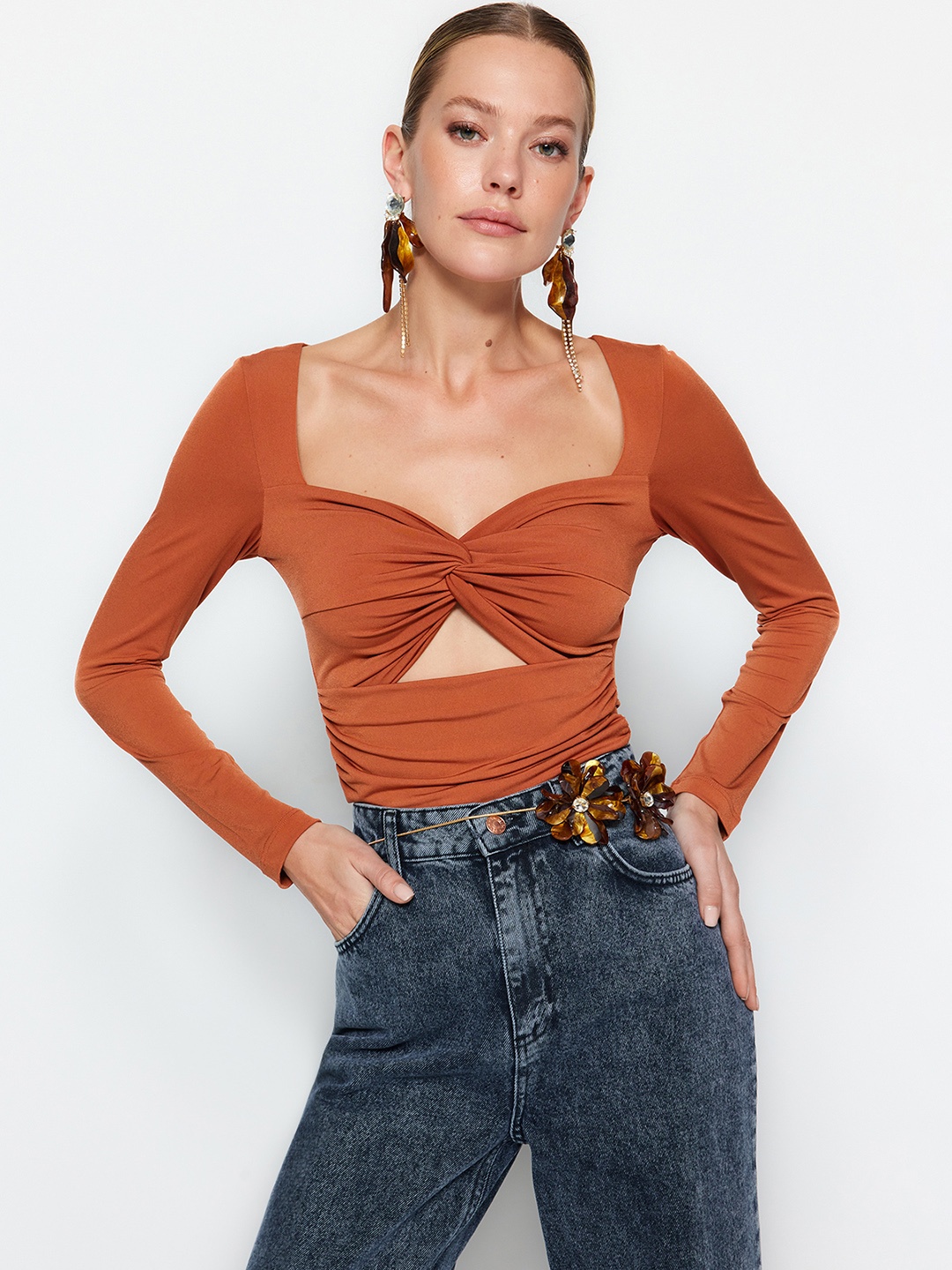 

Trendyol Sweetheart Neck Cut Out Net Crop Top, Camel brown