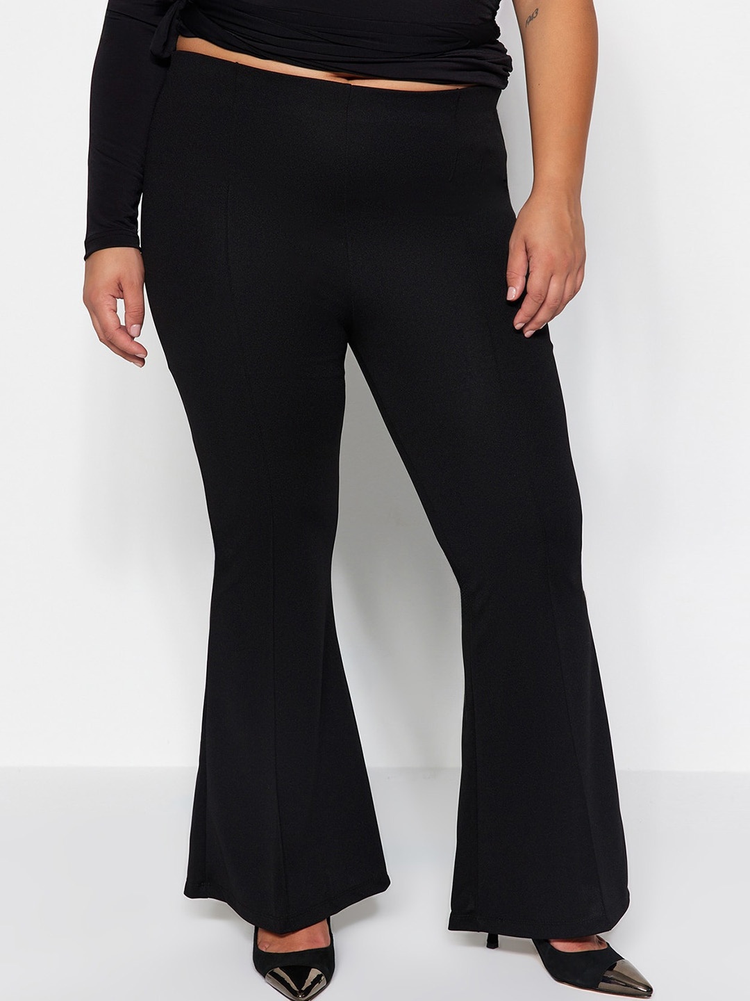 

Trendyol Regular Fit Mid-Rise Bootcut Trousers, Na